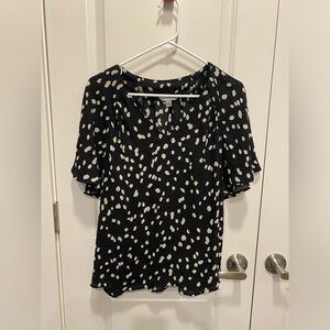 Women’s Large Black and White Short Sleeve Spotted Blouse